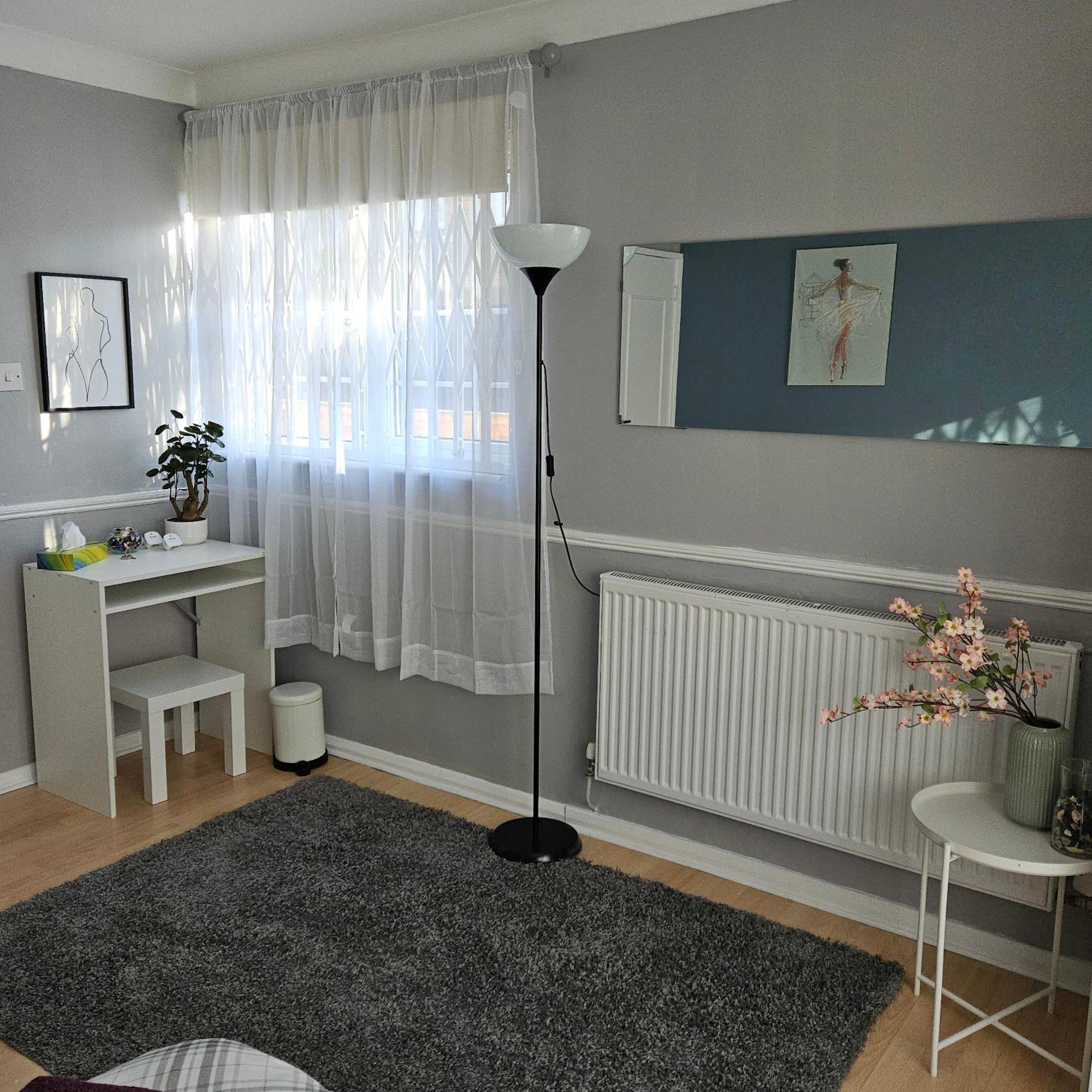 Maison d'hôtes Modern Spacious 10 Minutes From Eye Londres